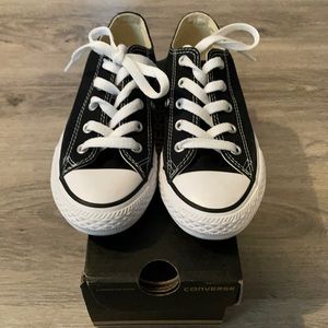 BOYS YOUTH CONVERSE SIZE 13